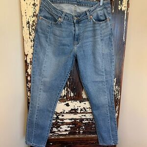 Women’s Levi’s size 32 center seam ankle jeans.